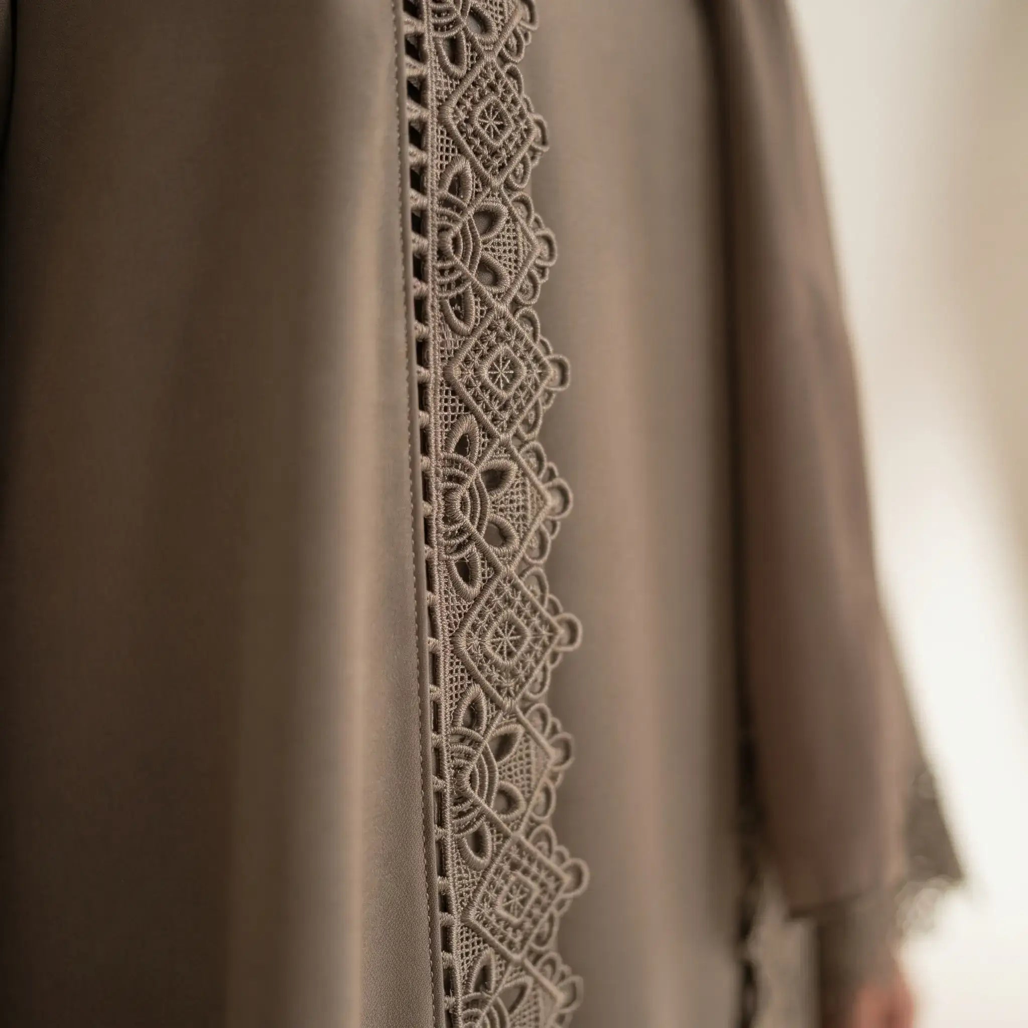 Tonal Lace Trim Front Open Abaya – 4-Piece Set with Inner, Belt & Scarf